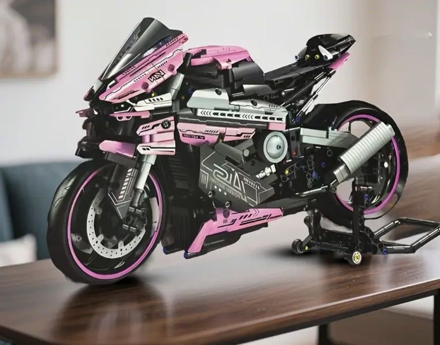 Конструктор Technic – BMW M 1000 RR Pink Edition