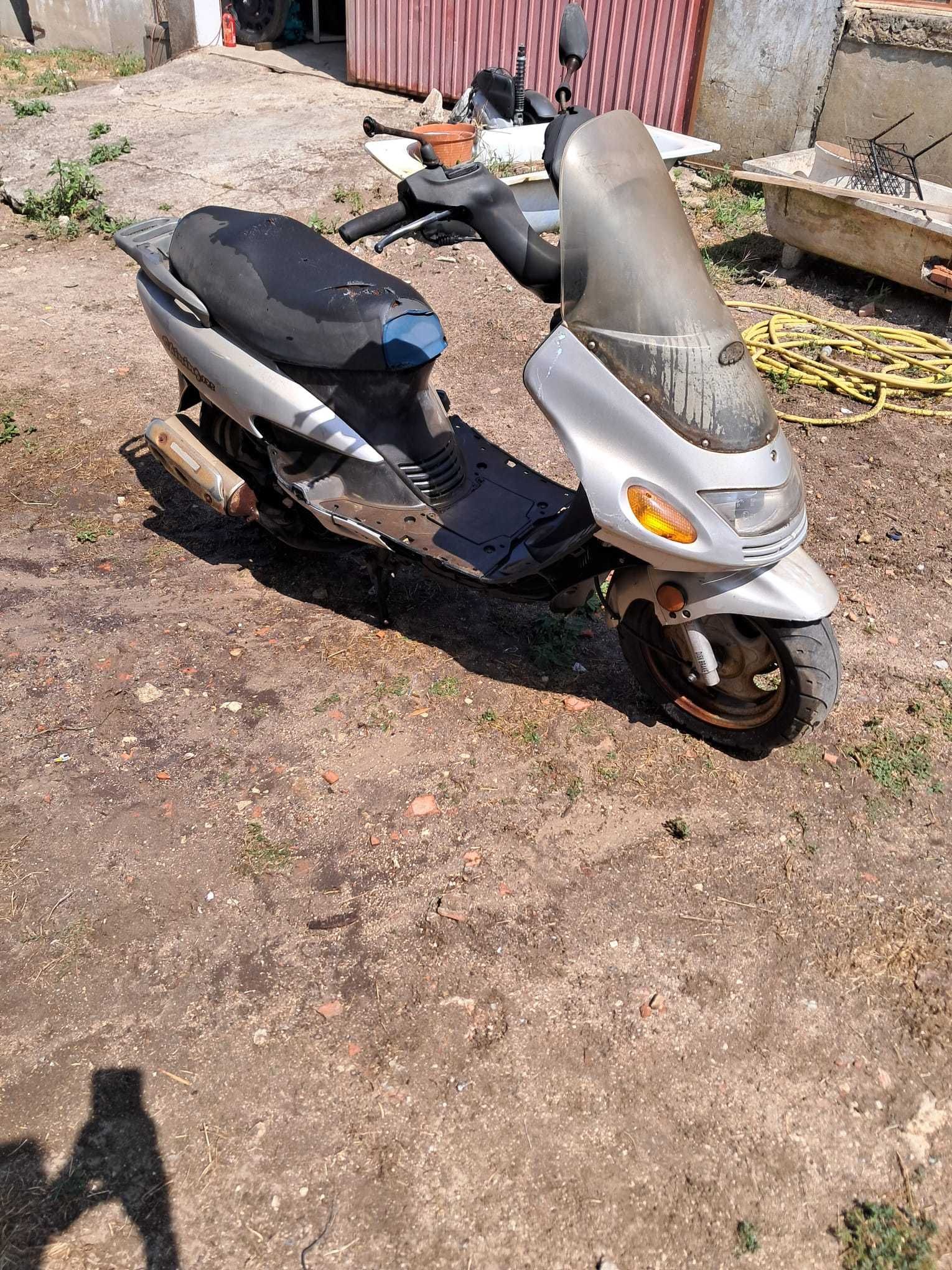 Mota 125 a trabalhar