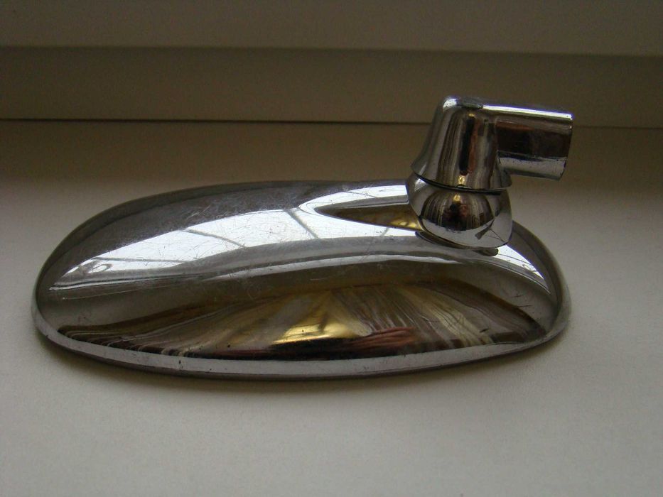 Зеркало заднего вида мотоцикла.