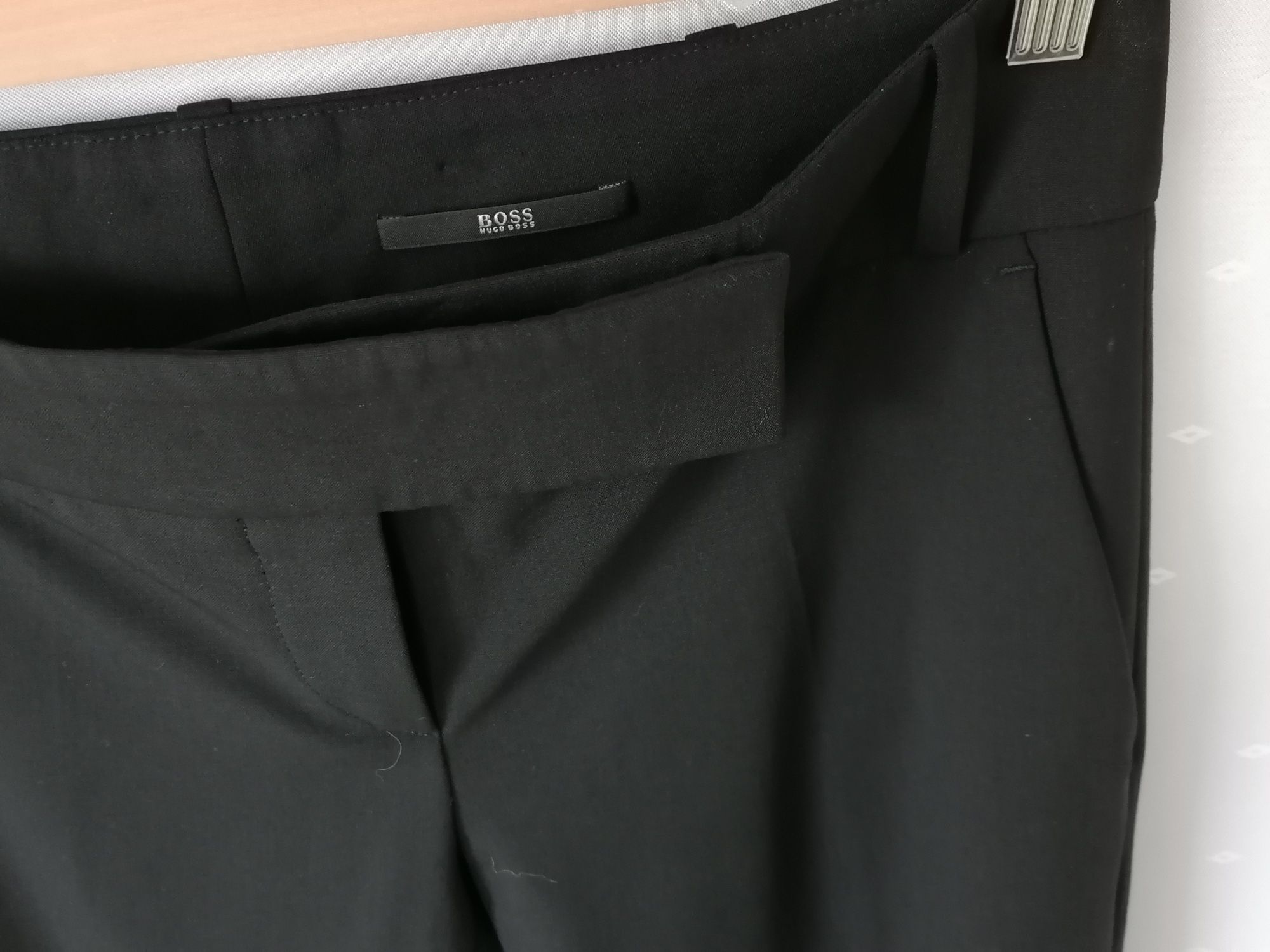Hugo Boss klasyczne spodnie r. 34