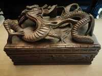 Caixa Dragões orientais - Madeira esculpida em alto relevo.