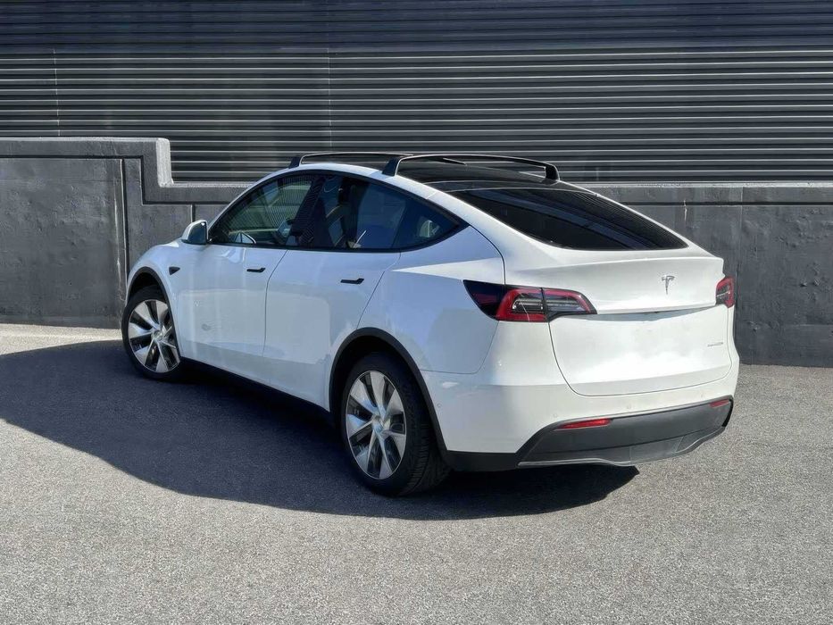 Tesla Model Y Long Range      2021