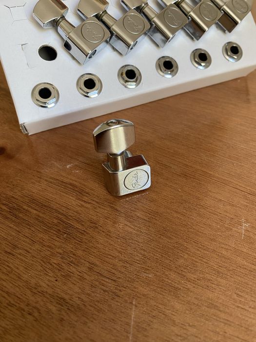 Кілки для гітари Fender