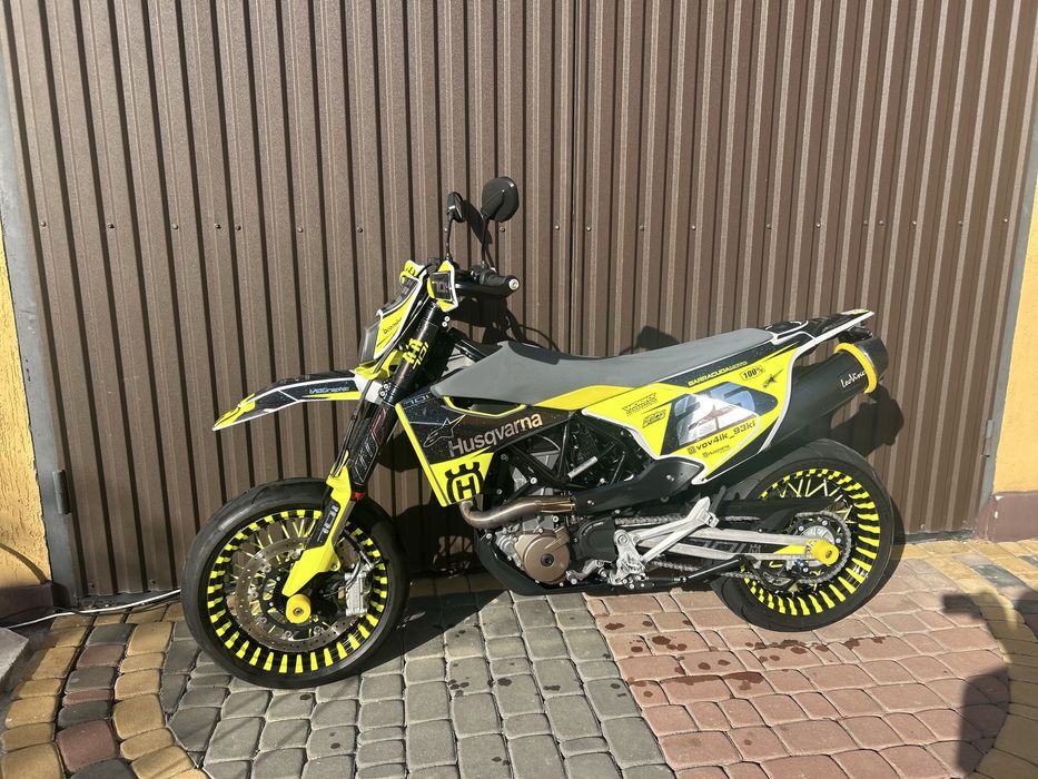 Husqvarna 701 supermoto