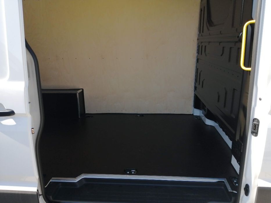 VW Crafter L4H3 Zabudowa przestrzeni ładunkowej auta dostawczego