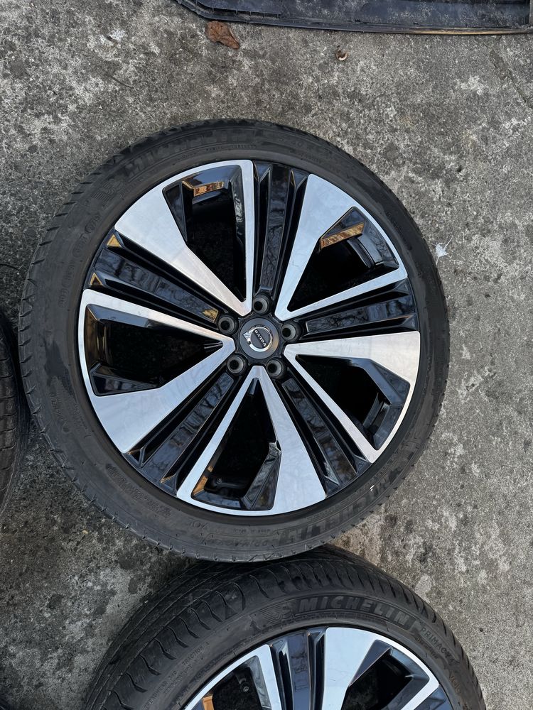 Koła felgi z oponami 235/40/19 volvo v60,s60