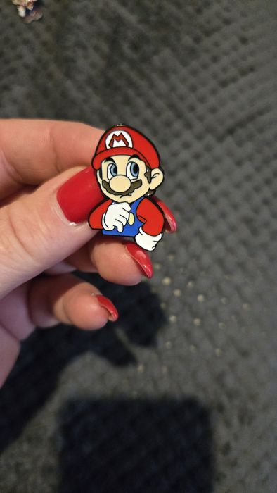 Przypinka Mario1.