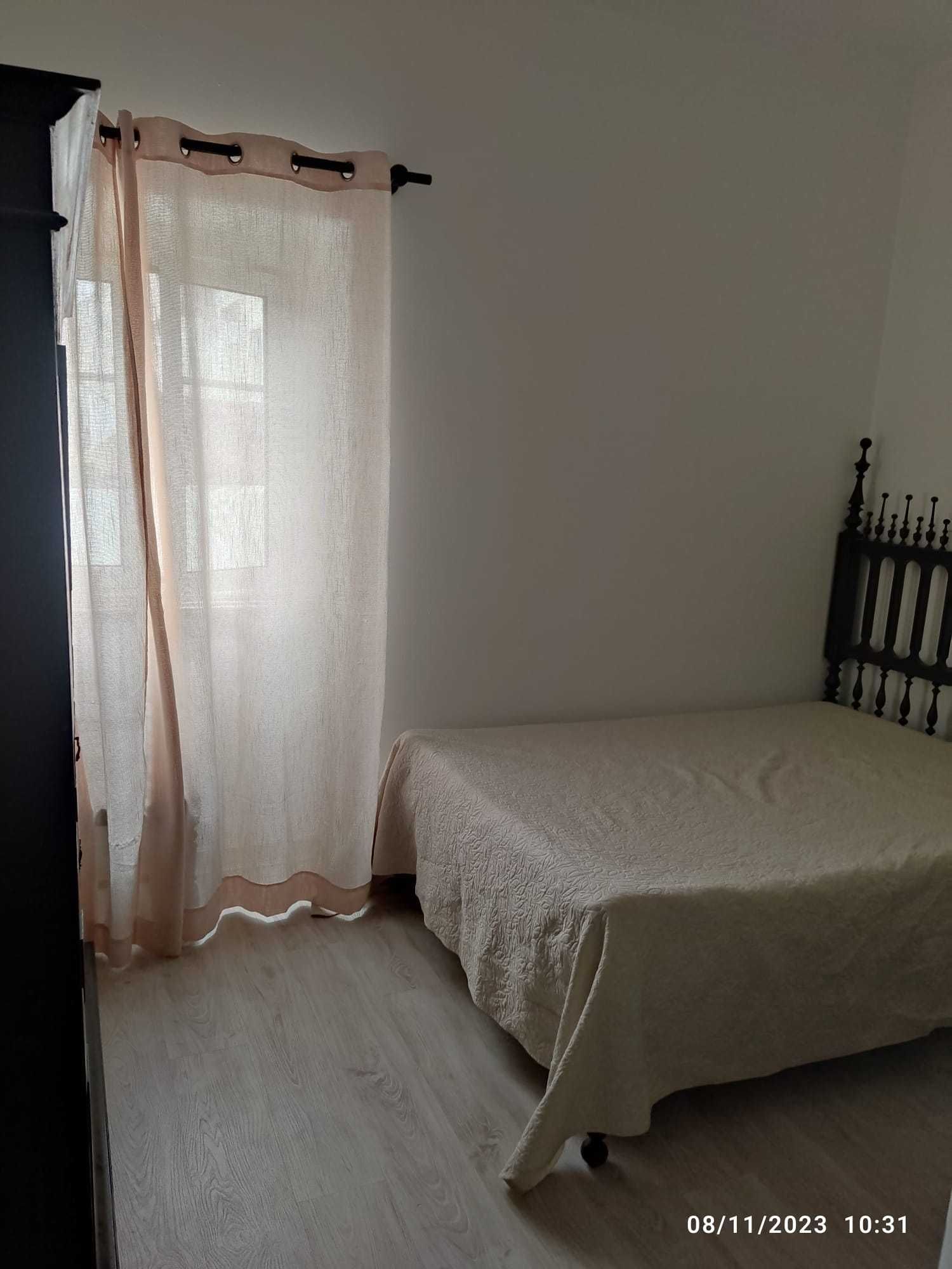 Alugo quarto centro Torres Vedras