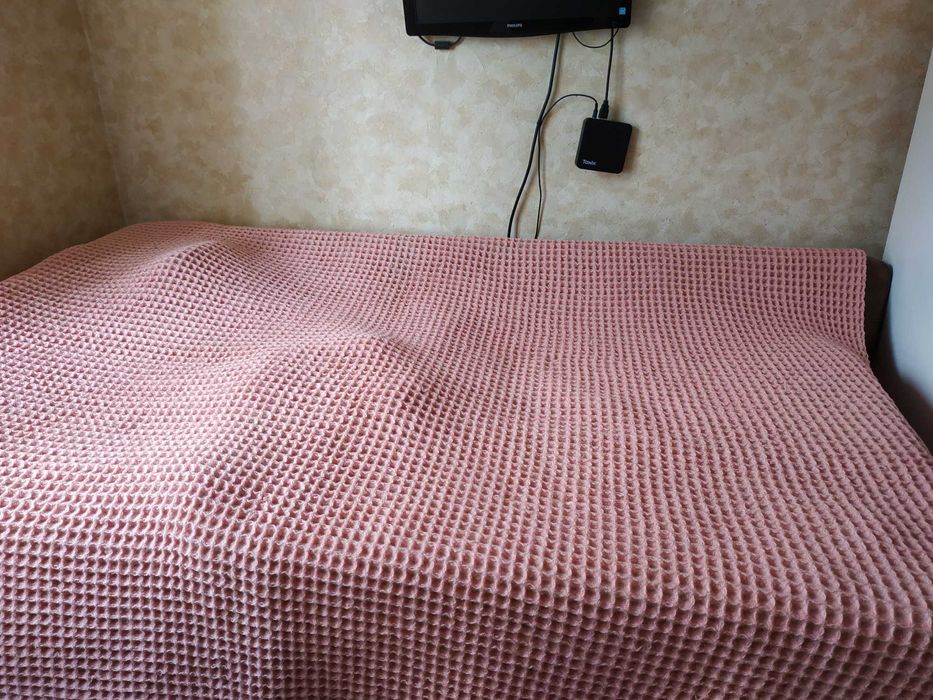 Якісний рожевий теплий вафельний плед Грецька вафля з китицями 170*210