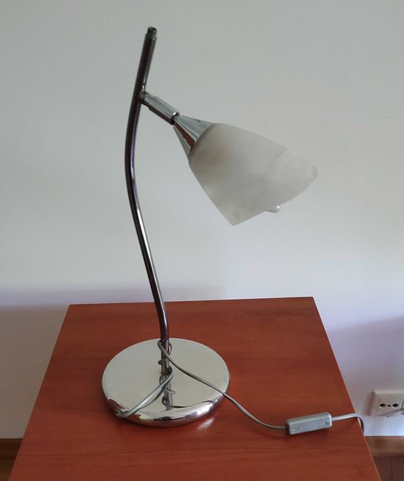 Lampka nocna / lampka biurkowa ze szklanym kloszem