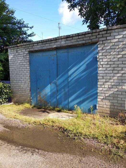 Продам 1/2 часть дома + гараж