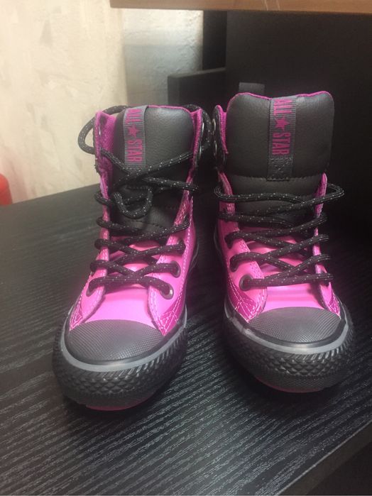 Ботінки для дівчинки.