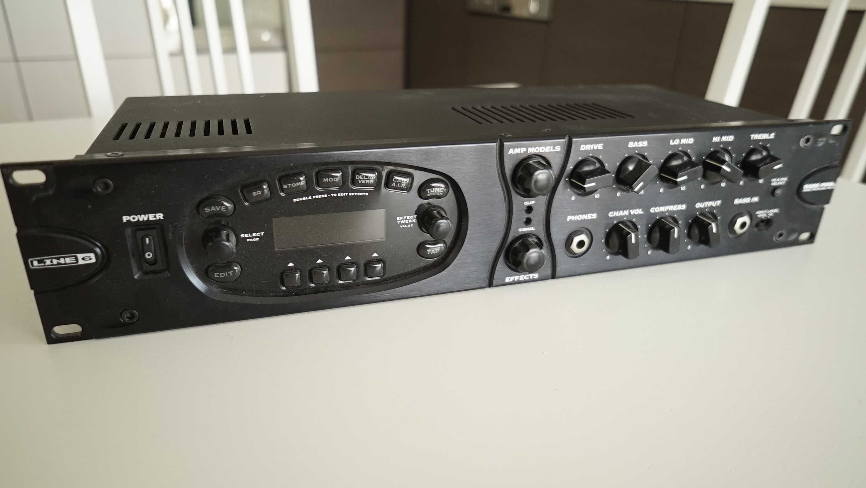 LINE 6 BASS POD XT PRO.