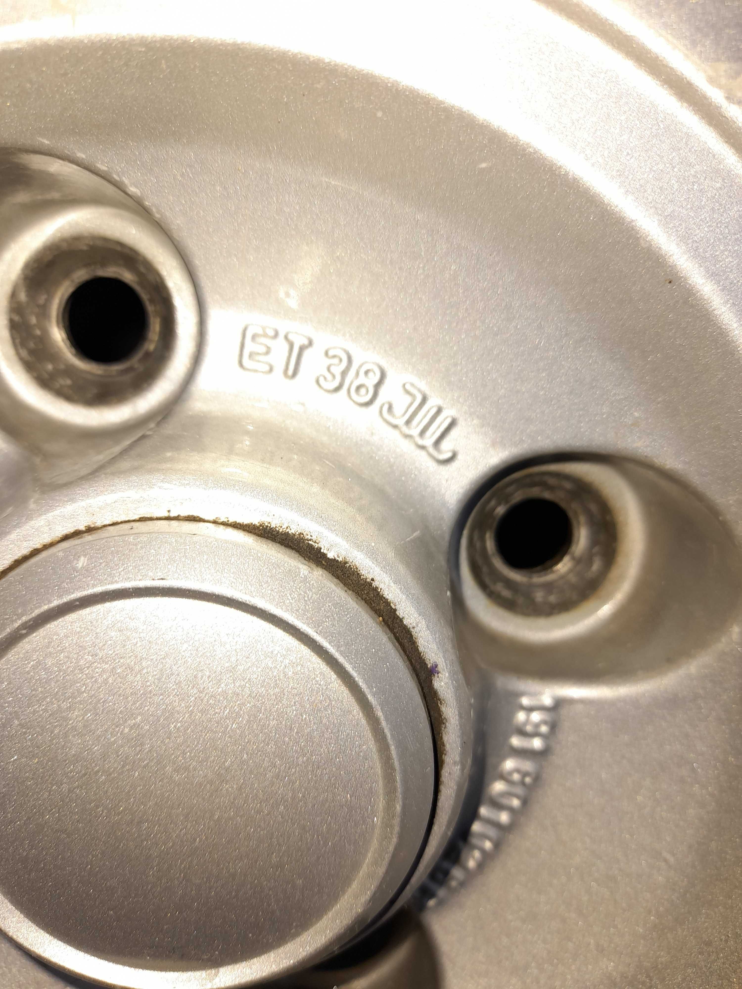 Koła Volkswagen 4x100 6Jx14H2 ET38 letnie opony