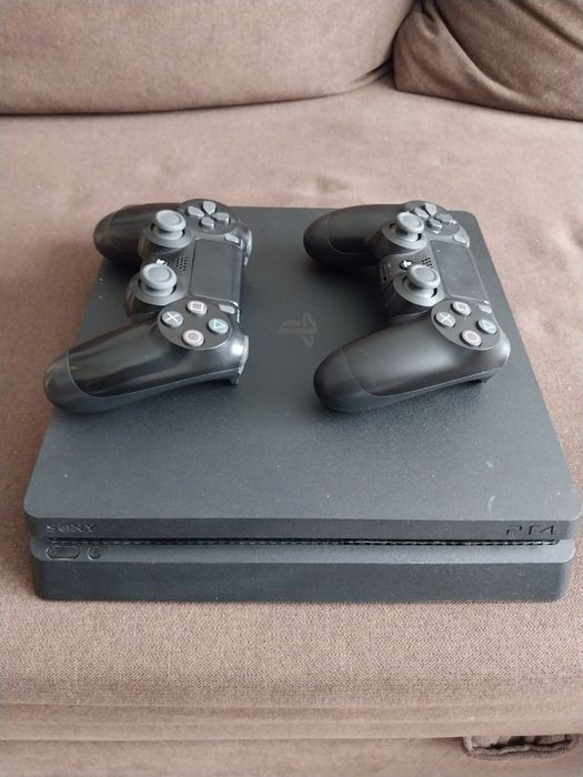 Sony PS4  1TB  2джостика