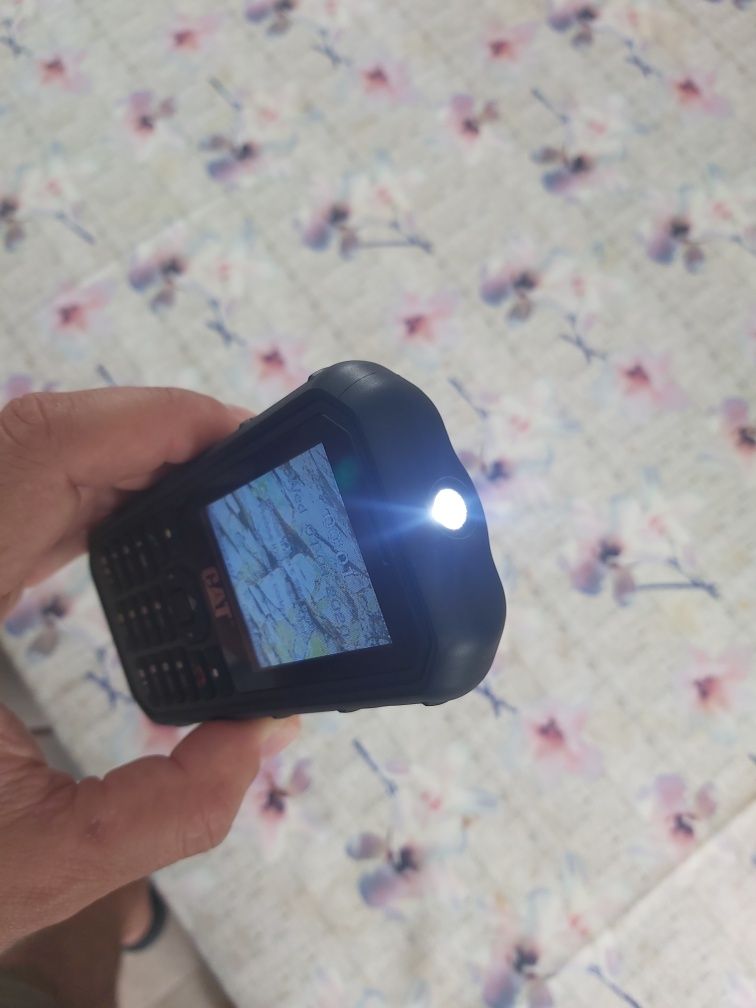 CAT B26 telemóvel novo