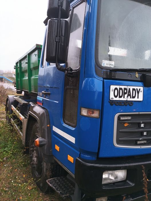 Ogrodnicze wycinka drzew samosiejow, zrębkowanie rębakiem.