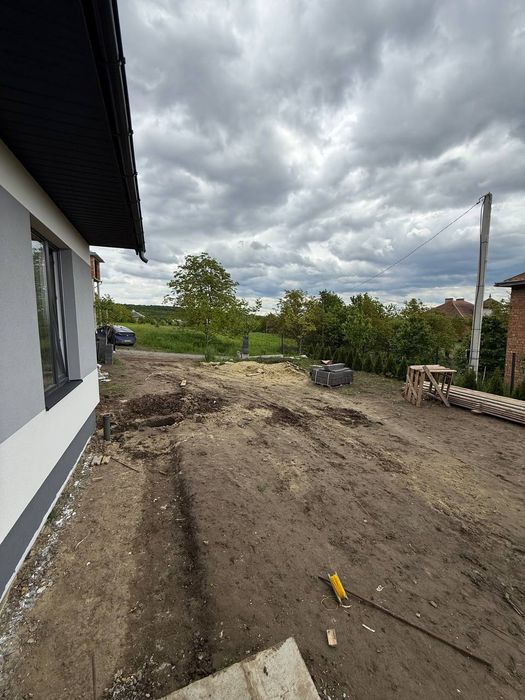 Продається новий будинок біля лісу