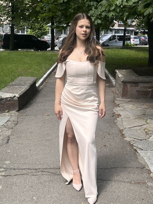 Вечірня сукня.