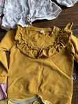 Bluza z falbanka 86 kolor misztardowy