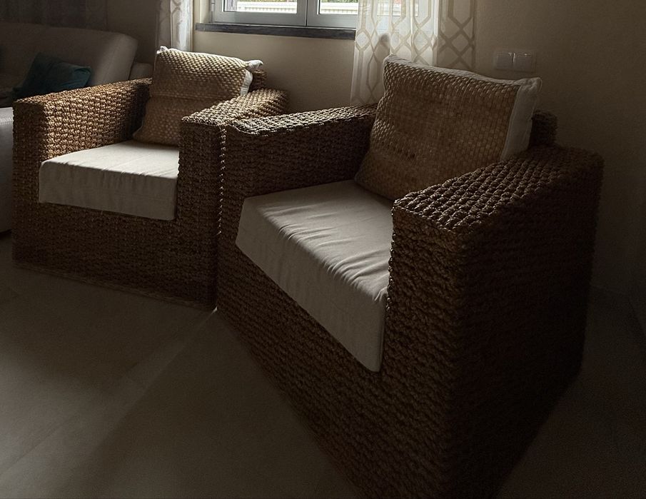 Cadeirões de vime trançado