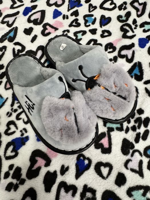 Дитячі тапочки в асортименті