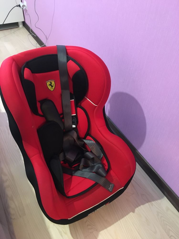 Дитяче автомобільне крісло Ferarri з isofix