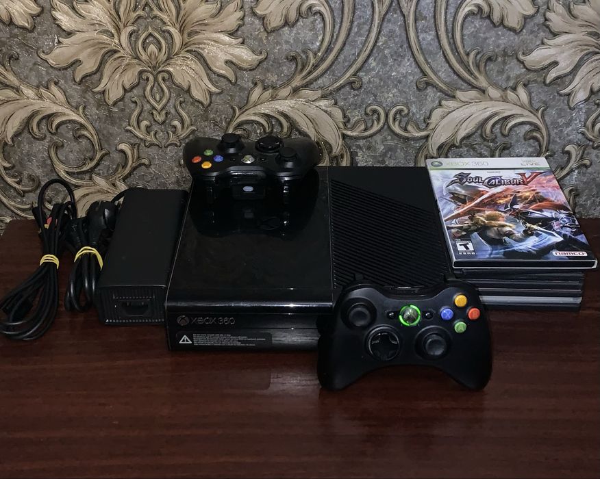 Xbox 360 E полный комплект