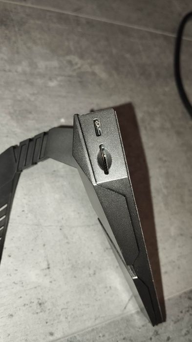 Uchwyt na kabel genesis z portami usb i sd