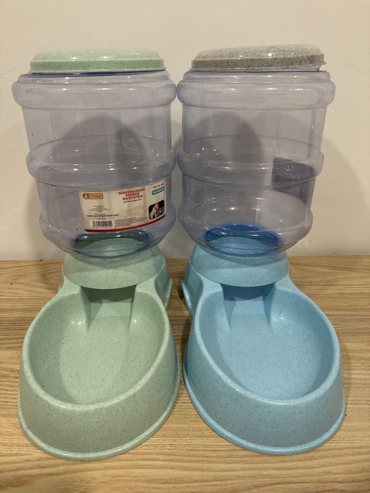 Vendo 1 caixa de areia e 2 fontes de agua e 1 arranhador