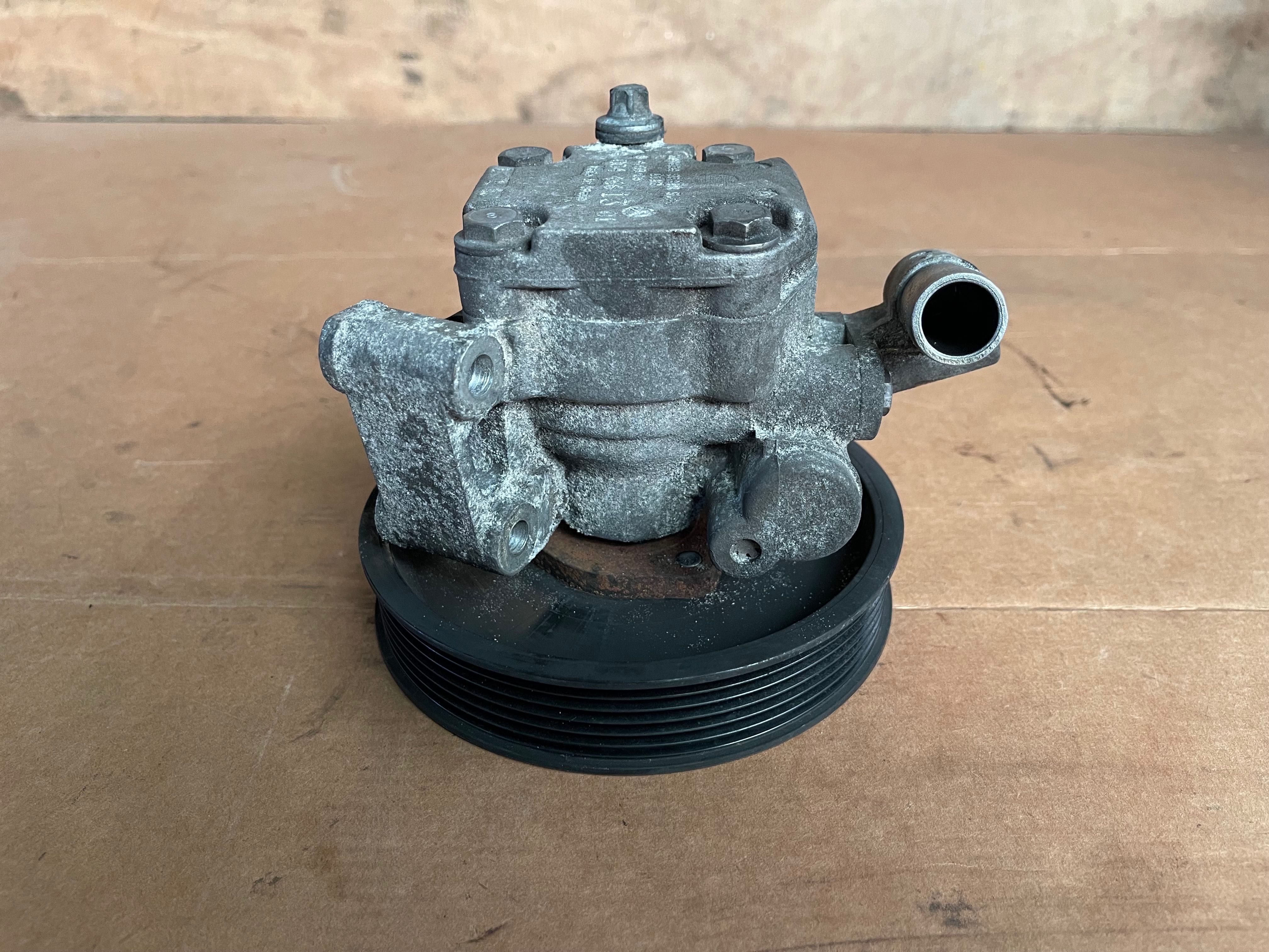 Bomba Direção assistida Mercedes W203 C220 Cdi KYB A0044.461301