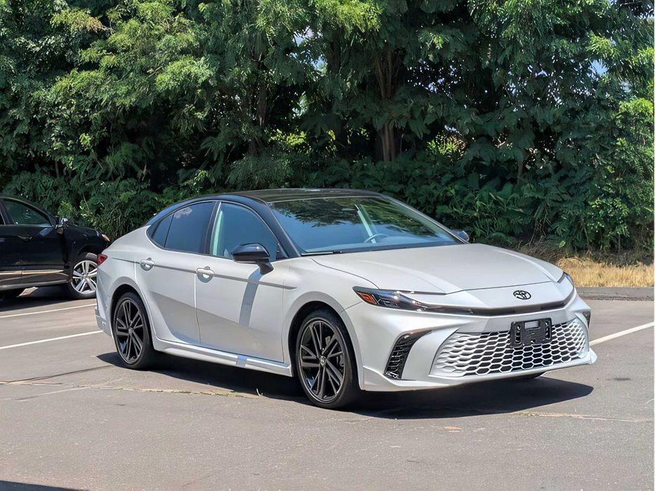 Toyota Camry      2025