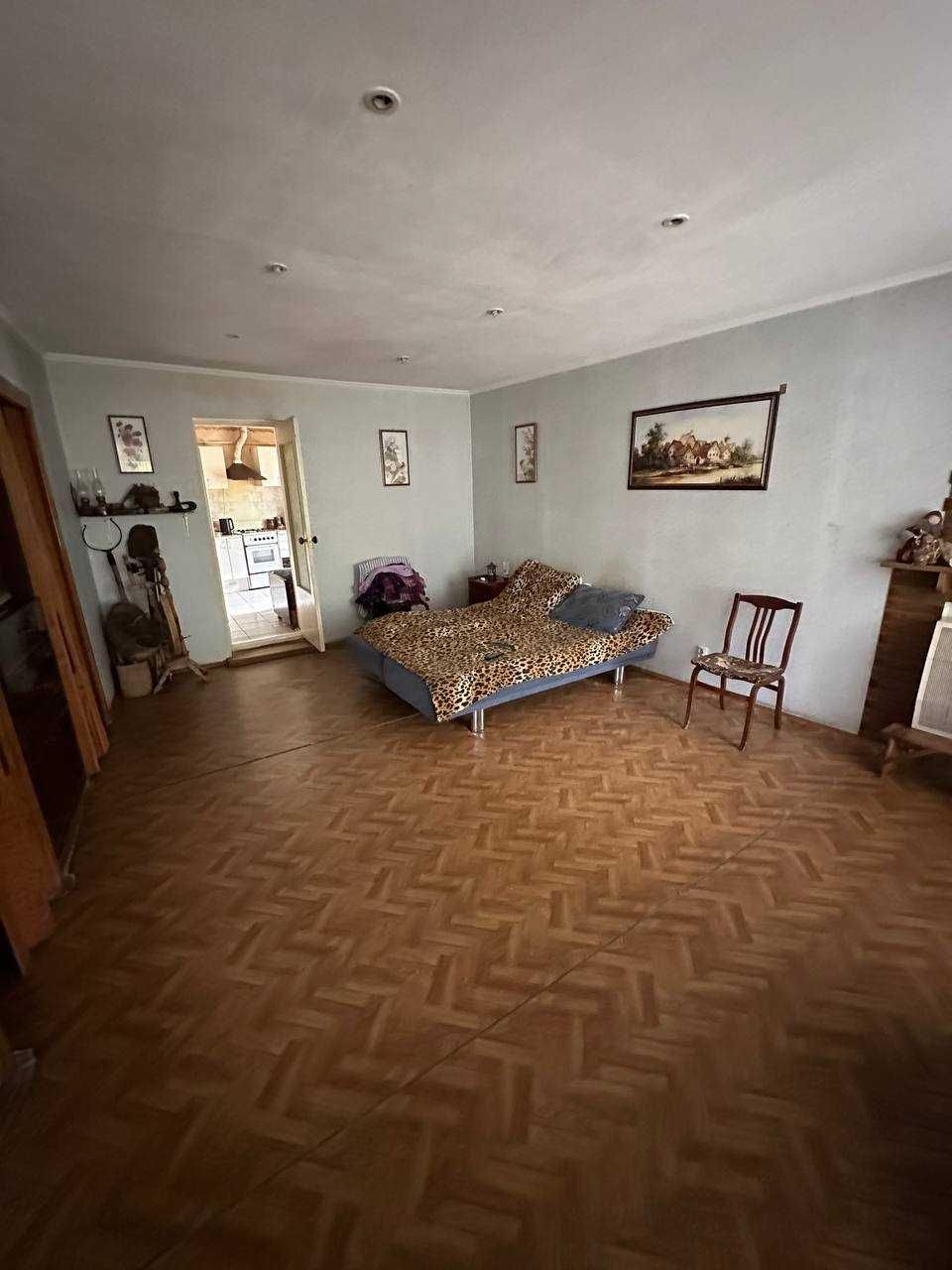 Продам 1\2 буд. Старе місто