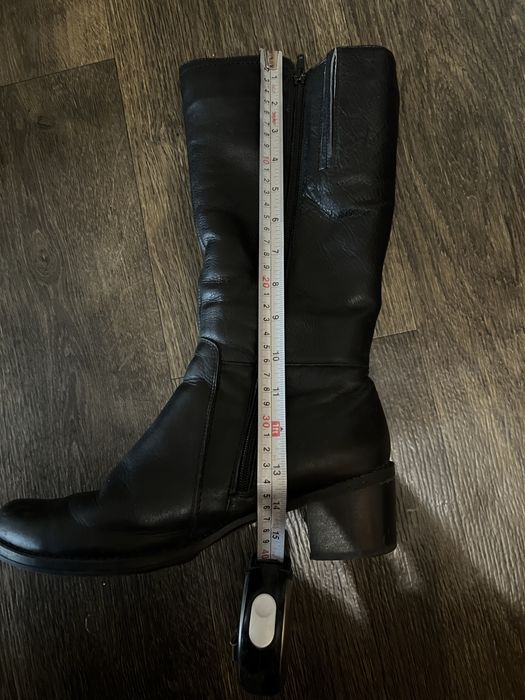 Продам, жіночі чоботи  чорні на хутру.