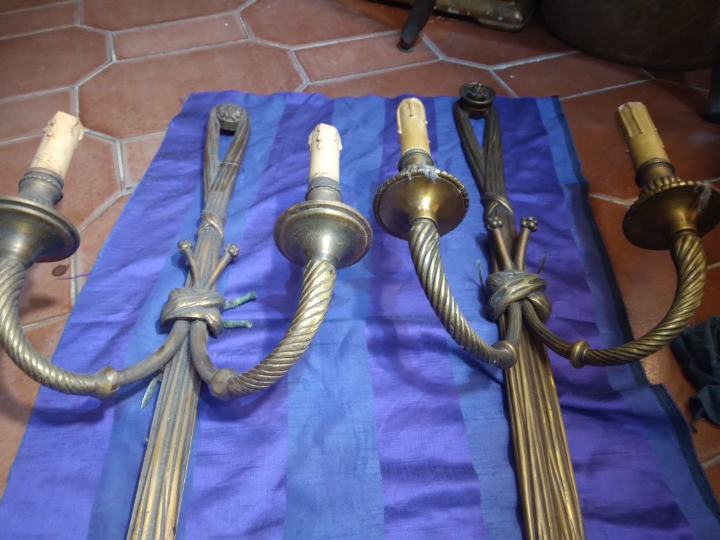 Par de apliques  em bronze  estilo Luís xvl