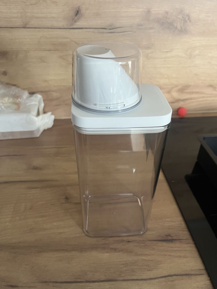 Pojemnik na produkty sypkie, chemię