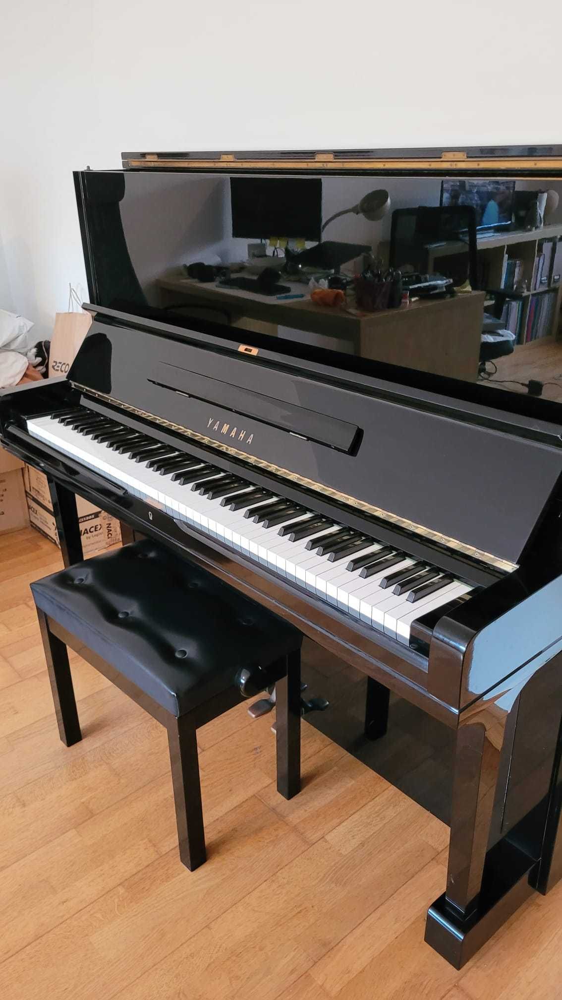Piano vertical Yamaha U3 muito bom estado