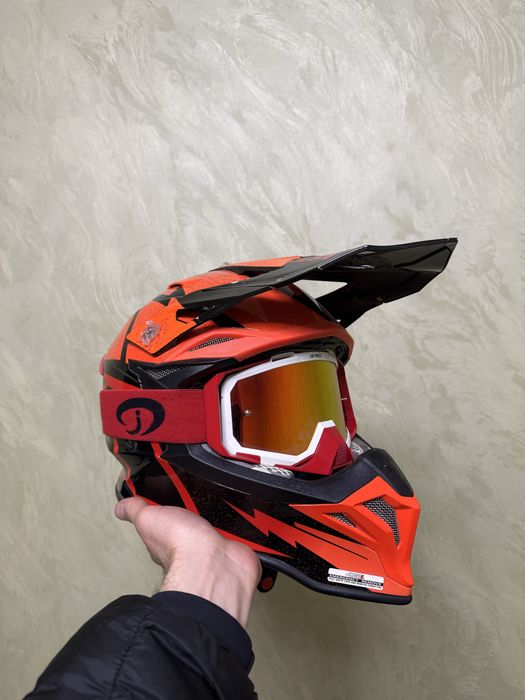 Шлем Just1 размер М ( с очками)