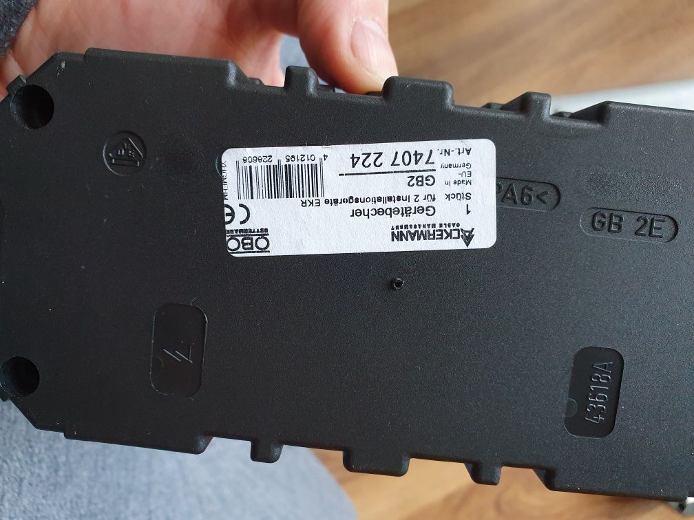 Podłogowa skrzynka instalacyjna obo plus osprzęt