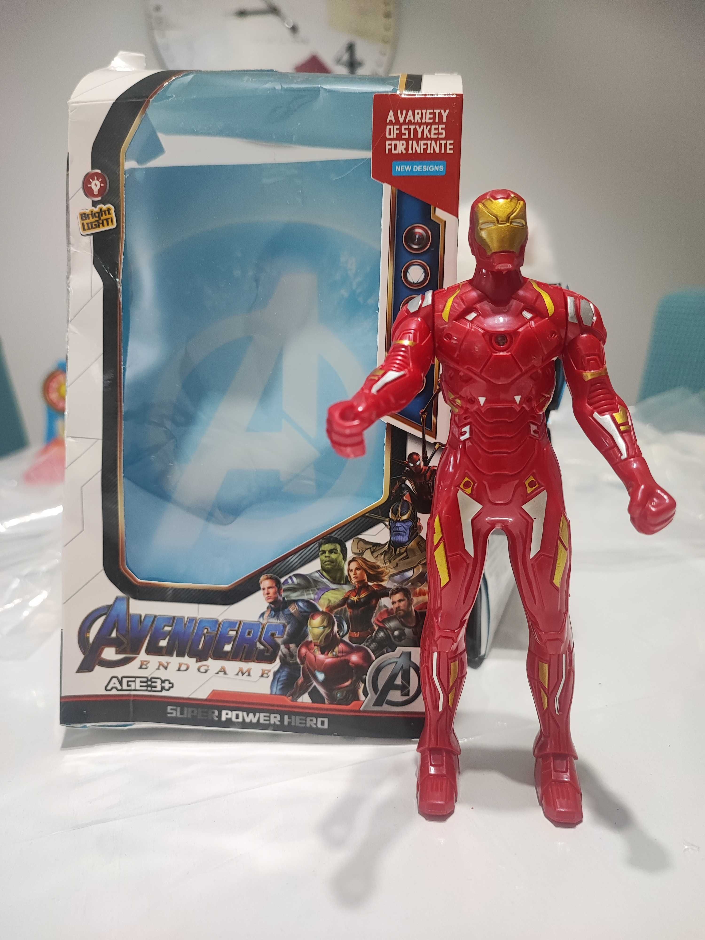 5 Bonecos da Marvel que dão luz |Super-heróis | Novos (em caixa)