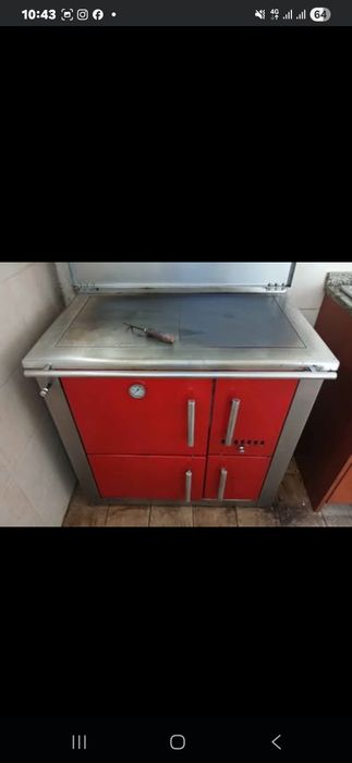 Fogao a lenha com pouco uso