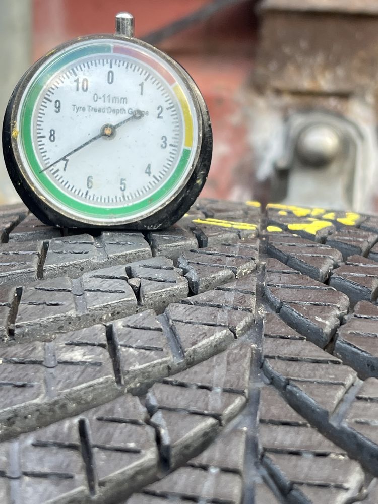 *Opona Goodyear 235/55/18 pojedynka