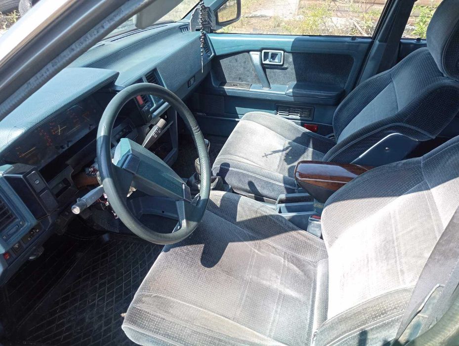 Автомобіль Nissan Bluebird (1990) на ходу