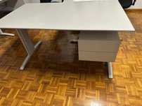 Mesa com 2 gavetas