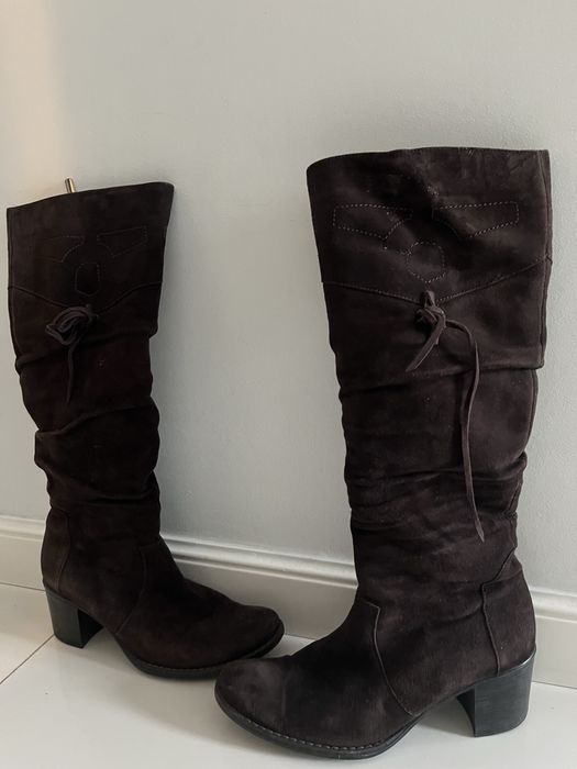 Brązowe kozaki zamszowe 7 mil 37 na słupku na obcasie