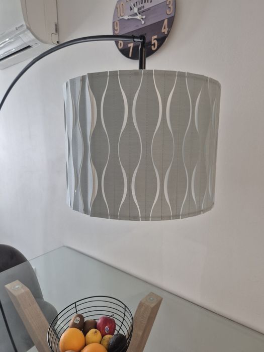 Candeeiro de pé (ikea) com abajur