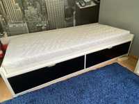 Łóżko jednoosobowe 90x200 z szufladami i materacem.