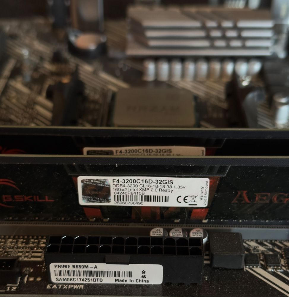Płyta ASUS z procesorem AMD Ryzen 7 oraz RAM 32 GB DDR4 G.Skill