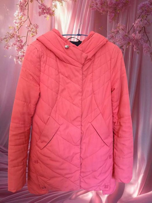 Жіноча куртка осінь/весна з капюшоном