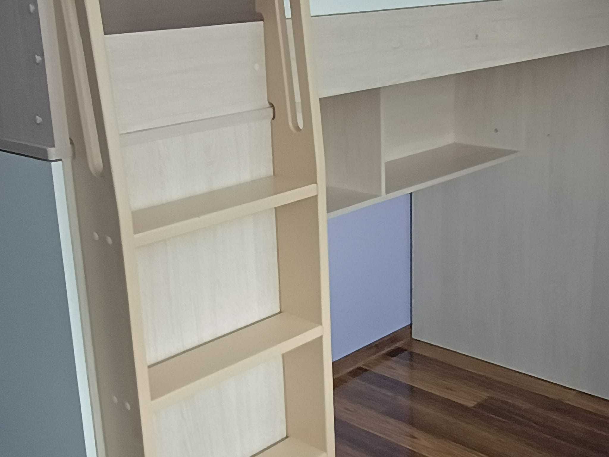 Łóżko z szafą i półką w super stanie
